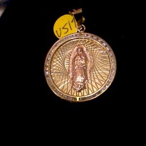 Diamonds aren’t real,ITALIAN GOLD,is 14K.